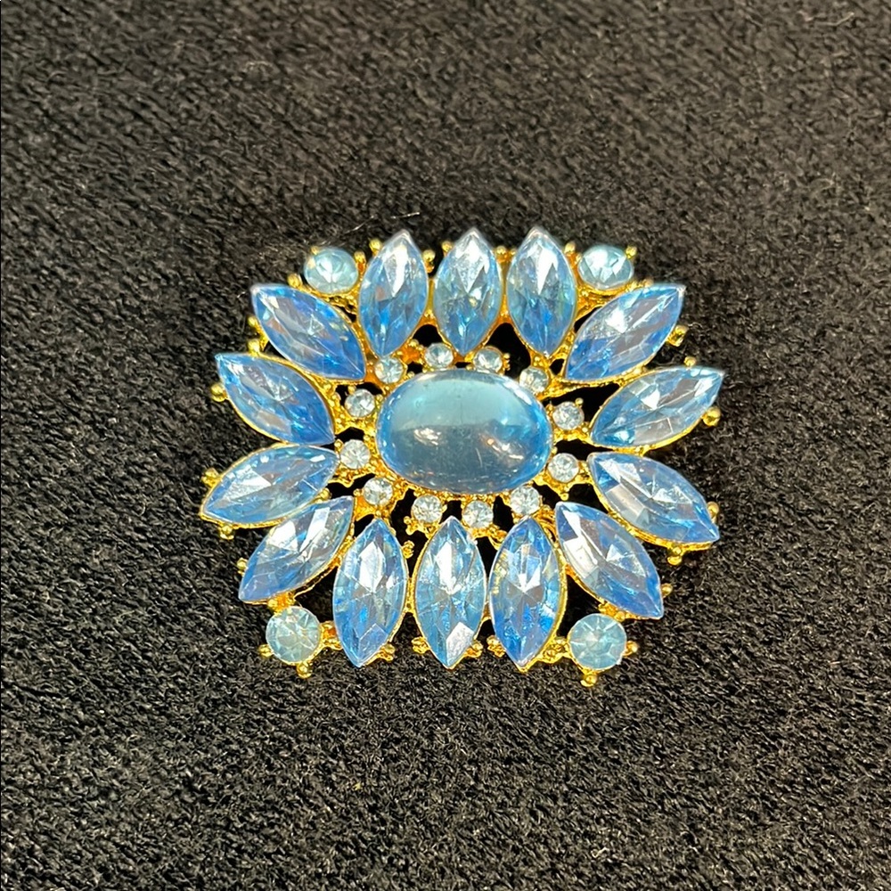 Elegant Vintage Blue and Gold Brooch